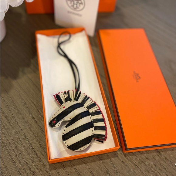 Hermes Charm - Picture 7 of 10